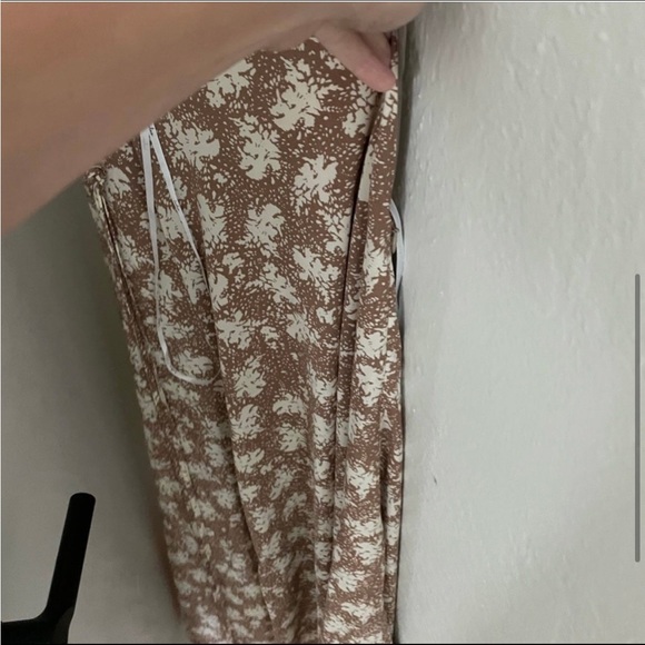 Lulu’s Picturesque Moments Brown Floral Maxi - Picture 4 of 6